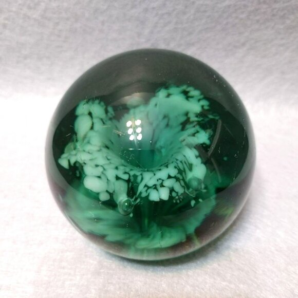 Large Green Glass Dump Paperweight with Flower, Handblown Art Glass Unmarked - Picture 1 of 9